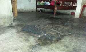 Rút xăng xe máy đốt nhà bạn để trả thù