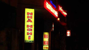 Bắt quả tang vợ ngoại tình, chồng cắt 'của quý' tình địch