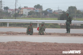 Đường Hà Nội - Lạng Sơn cứ 2 km lại có một tốp công binh dò mìn