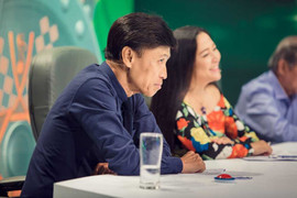 MC Quỳnh Hương bối rối xin lỗi danh ca Tuấn Ngọc