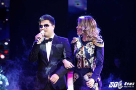 Mỹ Tâm mời chàng trai khiếm thị hát rong biểu diễn trong đêm nhạc