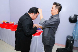 Mr. Đàm và Quang Lê làm hòa, cùng nhau ngồi 'ghế nóng'