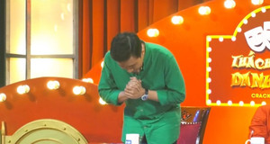 Trấn Thành cúi đầu xin lỗi khán giả, bỏ tiền túi đền cho chương trình vì cười dễ dãi