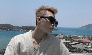 Liên tục khoe ảnh đi du lịch, Sơn Tùng M-TP bị fan trách móc vì 'ham chơi không ra bài mới'