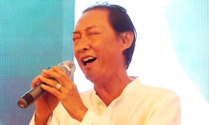 Cố nghệ sĩ Lê Bình hát nhạc 'Đất phương Nam' gây xúc động