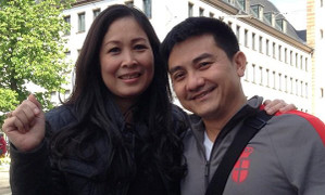 NSND Hồng Vân đến thăm mộ, tiết lộ di nguyện xúc động của cố nghệ sĩ Anh Vũ