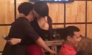 Clip Nhã Phương ôm hôn Trường Giang lúc mới yêu bất ngờ gây sốt trên mạng xã hội