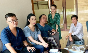 Gia đình cố nghệ sĩ Lê Bình làm từ thiện gần 300 triệu đồng từ tiền phúng điếu