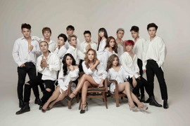 Danh ca Thanh Hà trẻ trung giữa dàn học trò trai xinh gái đẹp