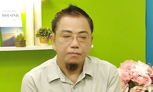 Nghệ sĩ Việt: 'Hồng Tơ vợ đẹp, con ngoan không hiểu sao vướng đỏ đen'