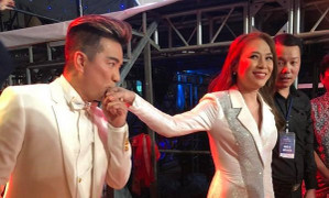 Đàm Vĩnh Hưng khoe ảnh hôn tay Mỹ Tâm: 'Mùi của em không thay đổi'