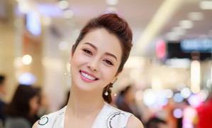 Sau sự cố ngất xỉu, đập đầu chấn thương, Jennifer Phạm gửi lời xin lỗi khán giả