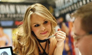 Đằng sau sự hào nhoáng của Cannes: 'Thuê gái điếm dễ như đặt pizza'