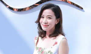 Xa Thi Mạn khoe nhan sắc như phụ nữ đôi mươi ở tuổi 44