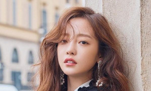 Sao nữ từng quỳ xin bạn trai không tung clip nhạy cảm cố tự tử tại nhà riêng