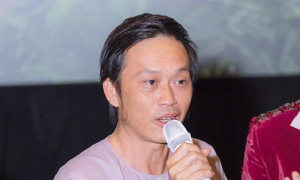 Cuộc sống giản dị ăn cơm cá kho, tưới cây, nhặt cỏ của Hoài Linh