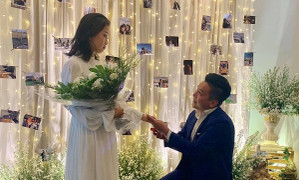 MC Liêu Hà Trinh được bạn trai kém tuổi cầu hôn sau một thời gian yêu xa