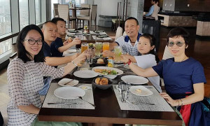 Mừng sinh nhật 62 tuổi, MC Lại Văn Sâm lần hiếm hoi chia sẻ ảnh vợ con