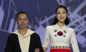 Hoa hậu Nhân ái Thủy Tiên rạng rỡ trong thiết kế áo dài của Đỗ Trịnh Hoài Nam