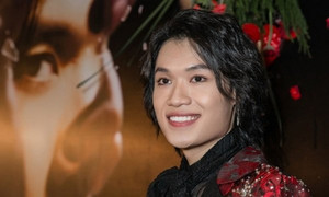 Video: Quang Trung khoe giọng hát live 'nuốt đĩa' với bản hit đầu tay khi lấn sân ca hát