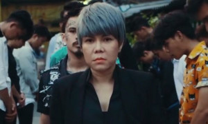 Việt Hương gây choáng với tóc bạch kim, hóa giang hồ cực ngầu