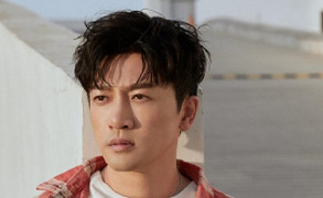 Vẻ thư sinh 20 năm không đổi của'Ngũ a ca' Tô Hữu Bằng