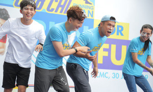 Bị trét bánh kem đầy mặt trong ngày sinh nhật, Ngô Kiến Huy ‘trả thù’ dàn nghệ sĩ Running Man