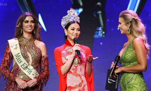 Phương Khánh diện áo dài nền nã chấm thi ‘Hoa hậu Trái đất Mỹ 2019’