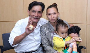 Thương Tín: Đời oan trái, U60 đi xe bus, tá túc chỗ rẻ kiếm tiền nuôi vợ con