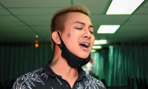 Hoài Lâm xuất hiện bên bạn gái sau thời gian ở ẩn, đi lái xe kiếm tiền