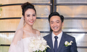 Cường Đô la ân cần sửa váy cho Đàm Thu Trang trong lễ cưới