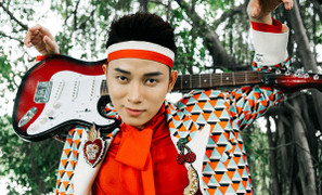 Tái xuất âm nhạc, Trúc Nhân làm được 5 điều thú vị trong MV 'Sáng mắt chưa'