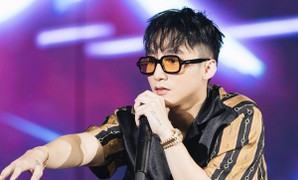 Được tỏ tình, Sơn Tùng M-TP đồng ý ký giấy đăng ký kết hôn với fan nữ