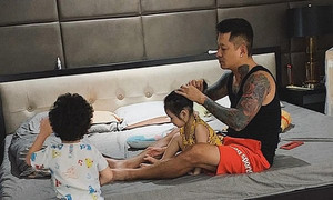 Tuấn Hưng gây thích thú với khoảnh khắc buộc tóc cho con gái