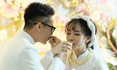 Ái nữ của đại gia Minh Nhựa xúc động trong ngày lên xe hoa về nhà chồng