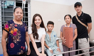 Cặp đôi Bình An – Phương Nga đón Trung thu ý nghĩa bên các bệnh nhi