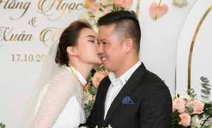 Giang Hồng Ngọc rạng rỡ trong ngày ăn hỏi với chồng sắp cưới