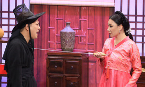 Chuyên ‘chặt chém’ khách mời, Trường Giang lại điêu đứng vì Hồ Quỳnh Hương