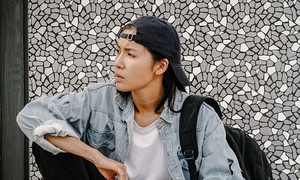 Minh Tú xấu hổ vì phải làm hành động kém duyên nơi đông người