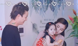 Vợ Hoài Lâm khoe ảnh rõ mặt con, lên tiếng trước tin đồn ‘gài chồng' để có em bé