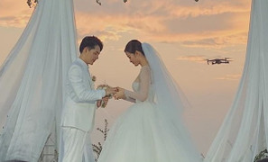 Ông Cao Thắng bật khóc nói với Đông Nhi: 'Cảm ơn em dành hết thanh xuân tươi đẹp cho anh'