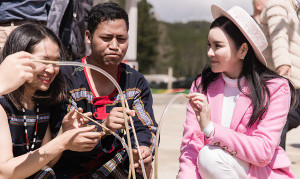 Lý Nhã Kỳ hào hứng tìm hiểu nghi thức lễ cưới truyền thống của đồng bào K'Ho