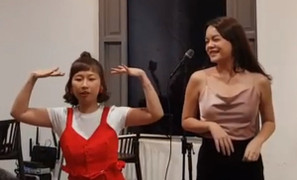 Phạm Quỳnh Anh cực dễ thương khi nhảy cùng Trang Hý