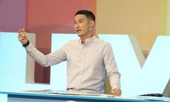 Diễn viên Huy Khánh: ‘Tôi không xã giao với bạn bè vì sợ mất gia đình’