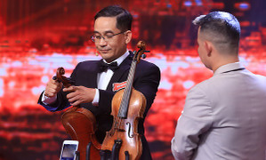 Siêu trí tuệ tập 8: MC Lại Văn Sâm ngỡ ngàng trước tài năng của anh trai Khánh Thi