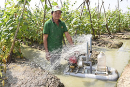 Cận cảnh thiết bị tưới rau màu tự vận hành tiện dụng