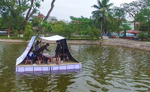 Học sinh chế tạo giường cứu sinh giúp đỡ người dân vùng lũ