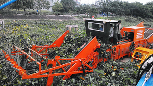 Máy cắt, vớt lục bình thế hệ mới