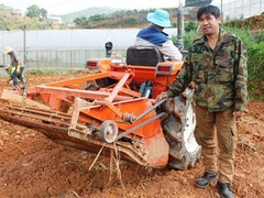 Máy đào khoai tây đặc biệt của nông dân Đà Lạt