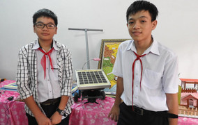 Máy cắt cỏ mini đa tầng sử dụng năng lượng điện